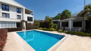 Demirci Harika Konumda Satılık 6+1 Tripleks Villa