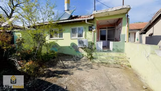 Pehlivanköy Merkezde Satılık 3+1 Müstakil Bahçeli Ev