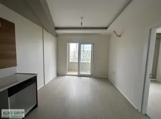 #stad Karşısı Anayola Yakın Az Katlı Binada Satılık 1+1 Daire