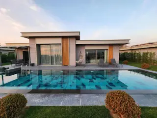 Göl Manzaralı Özel Ödeme Planlarıyla Satılık Lüks 6+1 Villa