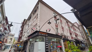 Uğur Şahin'den İzmit Merkezde Satılık Arakat 3+1 14om² Daire