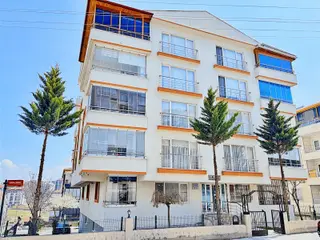 Elvanda Kat Konumunda Asansörlü Masrafsız Cephesi Açık 3+1 Daire