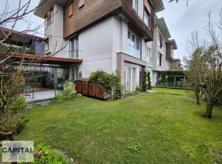 Asmalı Sokaklar Tek Kat Büyük Bahçeli Satılık Villa
