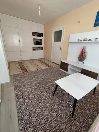 Akçay Emlak'tan Akşehir Gazi Mahallesinde Bahçelievler Ortaokulu Civarı Satılık 2+1 Daire