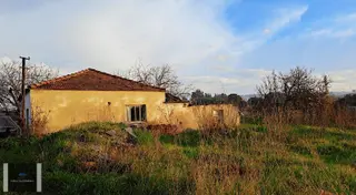 Urla Atatürk Mhlesi 1/5000lik De 10.858m² Köy Evi Bulunan Tarla
