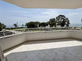 Tömük'te Denize Sıfır Yapılı 3+1 185 M2 Daire