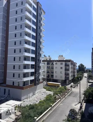 Aşağı Alata'da 3 Cephe Kısmi Manzaralı Geniş Oturum Denize 150m Aşağı Alata'da 3 Cephe Kısmi Manzaralı Geniş Oturum Denize 150m
