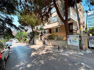 Acıbadem'de Yabancı Satışına Uygun 100m2 Ara Kat Satılık 2+1