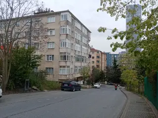 Ümraniye Elmalıkent Mandıra Caddesi Bıçakçılar Sitesi 1.kat Konumunda Satılık 2+1 Daire