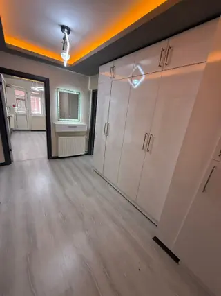 Bilgen Vatan'dan Aşıkpaşa Cadde Yakını Balkonlu Megalüks Yapılı Masrafsız Bakımlı Satılık 3+1
