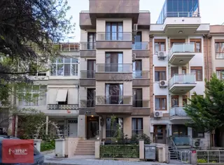 Suadiyede Az Katlı Genç Binada Teraslı Fırsat 3+2
