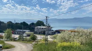 Sapanca Gölü Manzaralı , Yol Kenarı Satılık Meyve Bahçesi