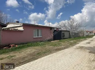 Terkenli Emlak 'tan Söğütlü Merkezde 3000 M2 Arsalı Müstakil Ev