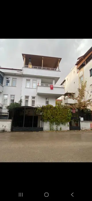 Sahibinden Şehir Merkezinde Bulunan İkiz Villanın Biri Satılık