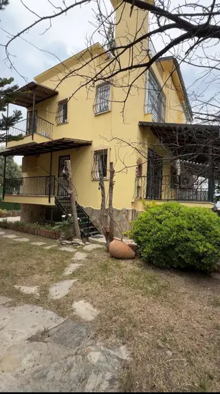 Kuşadası Kuştur Mevki Köşe Konum Geniş Bahçeli 3+2 Satılık Villa