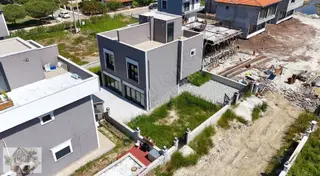 Dikili Çandarlı'da Satılık İkiz Yazlıklar (85m², Deniz Yakını) Dikili Çandarlı'da Satılık İkiz Yazlıklar (85m², Deniz Yakını)
