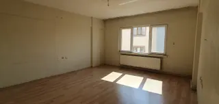 Güllük Mah. Collesium Yakınında Çift Balkon Satılık 2+1