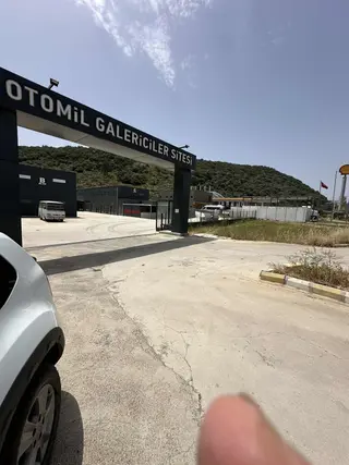 Akbaşlar'dan Mılas Galerıcıler Sıtesı'nde Kiralık Dükkan