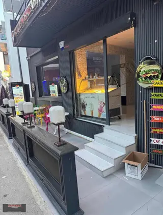 Işıklar Caddesinde Hazır İşletme Masrafsız Cafe Lokanta Işıklar Caddesinde Hazır İşletme Masrafsız Cafe Lokanta