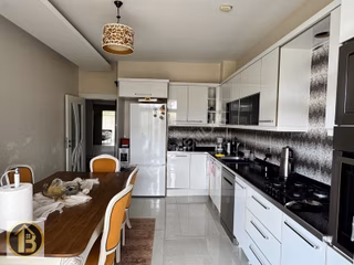 Vefa Evlerinde Site İçinde Satılık 4+1 Lüks Daire