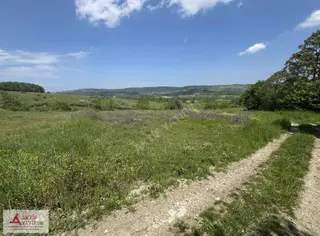Manzaralı Ulaşım Yolu Bulunan Etrafında Yerleşimler Olan Tarla