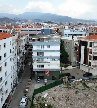 Bostanlı'da Satılık 2+1 Daire