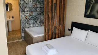 Esat Caddesinde Günlük Kiralık Uygun Fiyatlı Apart Ev - Otel - Daire - 2 Kişilik - Android Tv