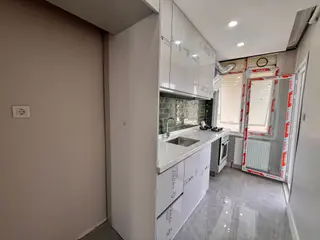 Küçükyalı Merkezi Konum'da Marmaraya Yakın Ön Köşe Ayrı M. 2+1