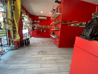 Acill Buca Şirinyer Merkezde 20m2 Ana Cadde Üzerinde Satılık Dükkan