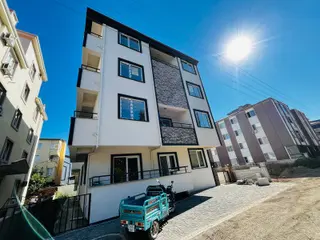 Gömeç Çarşı Merkezinde 1+1 Ara Kat Ön Cephe Kiralık Daire