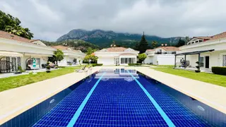 Kemerde Büyük Havuzlu Ve Full Eşyalı Satılık 2+1 İkiz Villa