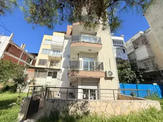Şehrın Tam Merkezınde 43 M2 Teraslı 1+1 Fırsat Daire ( Ekstra Bagımsız Gırıs 1 Oda Ve Banyosu Var)