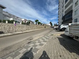Redstone Şana Dan Pelitlide Emniyetin Karşısında 3+1 Redstone Şana Dan Pelitlide Emniyetin Karşısında 3+1