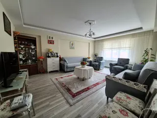C21 Cius; Merkezi Konumda Asansörlü Binada Geniş 2+1 Ara Kat