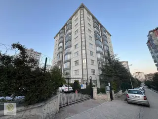 Ata Mah.'de Site İçerisinde Cadde Üzeri Manzaralı Ara Kat Daire