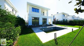 Çekmeköy Çınarköy'de 5+2 Satılık Villa | Prestijli Site Yaşamı