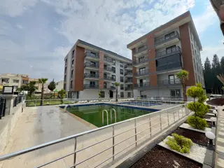 Zeki Emlak'tan Manisa Muradiye Mahallesinde Havuzlu Site İçinde 1+1 Kiralık Daire
