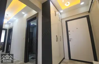 Şirinevler'de Geniş Cam Balkonlu 2+1 Satılık Daire