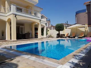 Günlük Kiralık Havuzlu Villa 3+1 Villa Marc