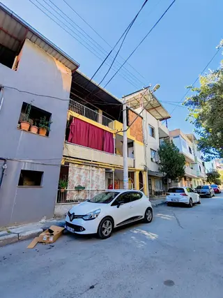 Bornova Osmangazide 2 Katlı Geniş Satılık Müstakil Ev