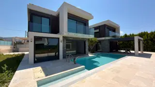Kuşadası Karaova'da Müstakil Parsel Özel Havuzlu 5+1 Lüks Villa