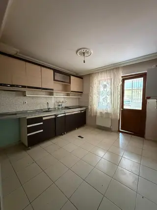 Kiralık*kuşcağız*atapark*arasında*geniş Daire*isteyene*asansörlü* Kiralık*kuşcağız*atapark*arasında*geniş Daire*isteyene*asansörlü*