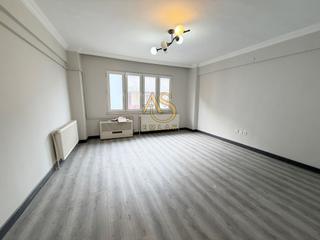 As Emlaktan 2+1 Üniversitenin Üst Kısmında Marmaraya Yakın Daire