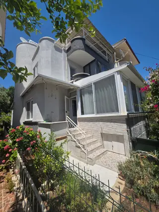 Denize Yürüme Mesafesinde Müstakil Bahçeli Villa
