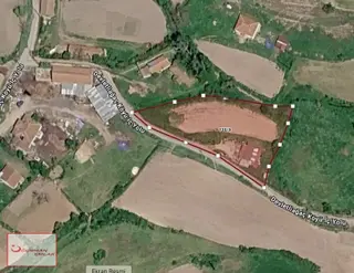 Uğurman Emlaktan 1998m2 Satılık Köy Evi Ve Çiftliğe Uygun Arsası