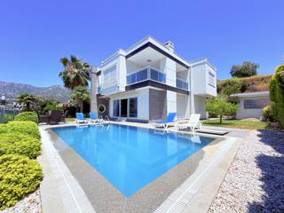 4+1, 520 M2 Arsa Alanlı, Müstakil Havuzlu, Deniz Manzaralı Villa