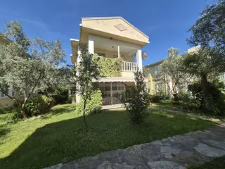 Güre'de Havuzlu Site İçinde Satılık Tek Müstakil Full Eşyalı Villa