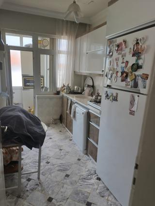 Akçay Emlak'tan Akşehir Gazi Mahallesi Bahçelievler Ortaokulu Civarında Bakımlı Satılık 3+1 Daire