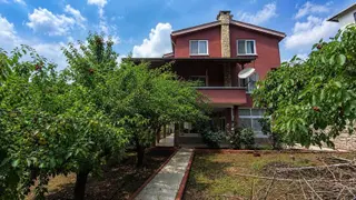 Aktiften 852 M² Arsa İçerisinde Tripleks Villa