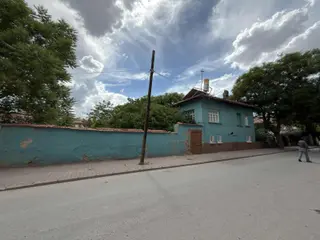Merkezi Konumda Satılık Müstakil Ev 674 M² 4 Kat İmarlı Arsa |